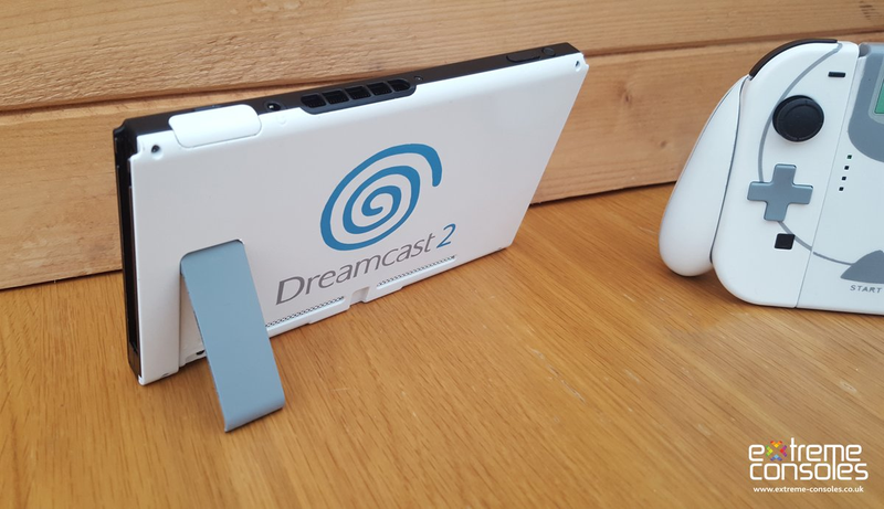 Illustration for article titled The Dreamcast 2 Is A Custom-Painted Switch Possessed By The Ghost Of Sega’s Past